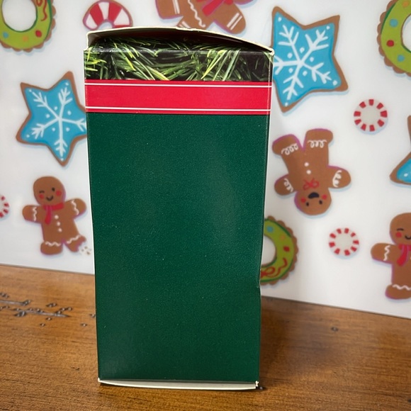 NWT Hallmark Keepsake Ornament Ebenezer Scrooge Hand-Painted Fine Porcelain - Picture 4 of 5